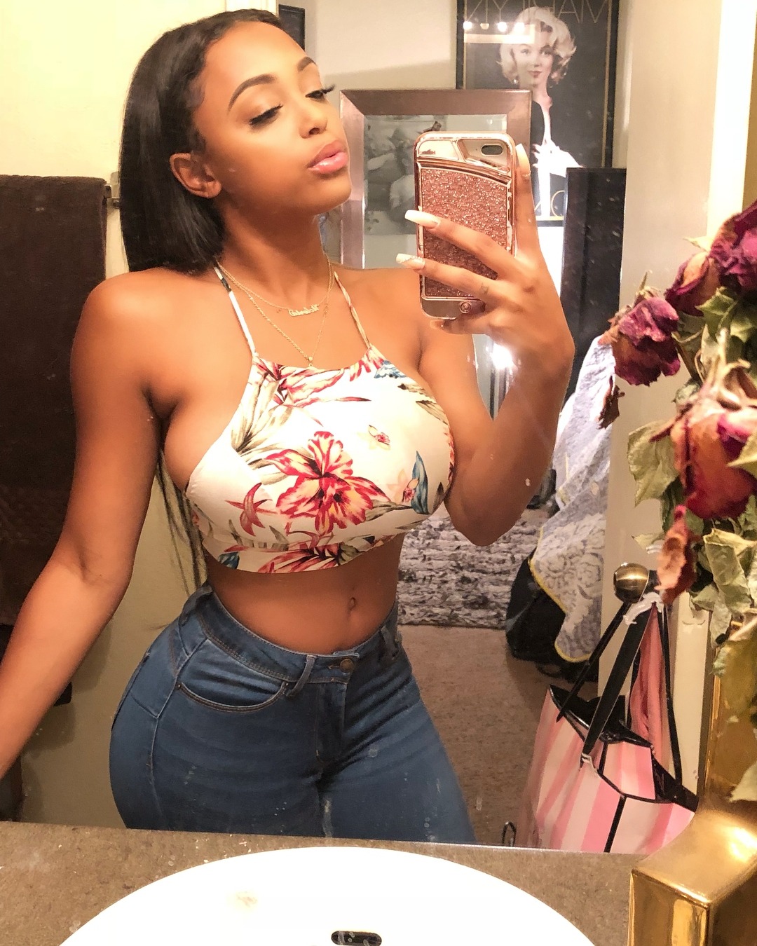 intimatehoneys:  @victoriasbackbih