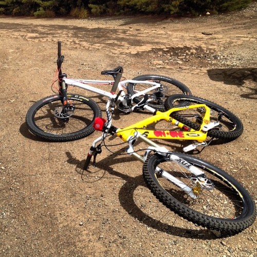 splatdoctor: Ready to roll #mtb #slo #dirtbags #downhill (at Santa Margarita, CA)