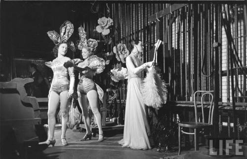 Model and Rockettes backstage at Radio City Music Hall(Eliot Elisofon. 1951)