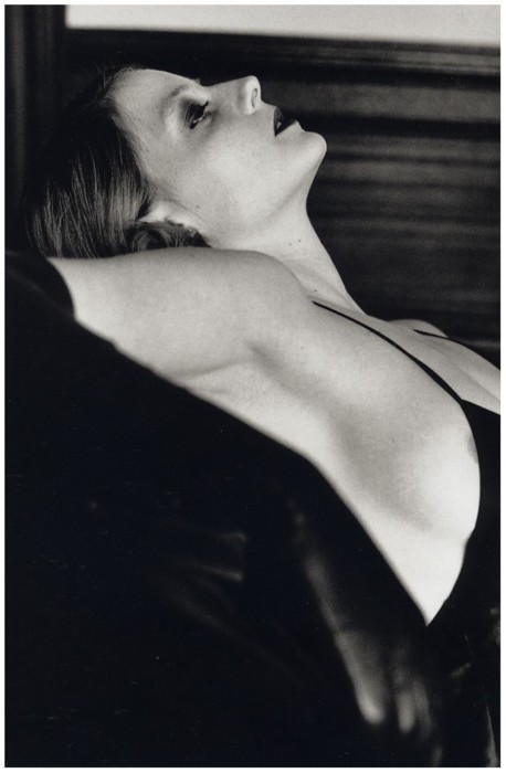 sidedishfriend:  You just KNOW Jodie Foster was laying here thinking about a tool