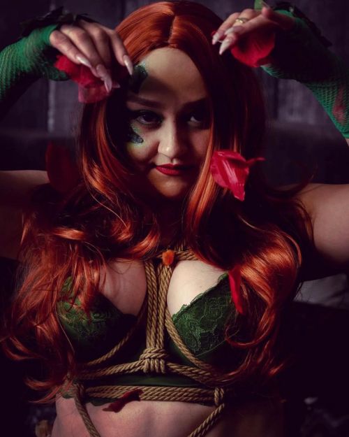 @zombae_89 .  . . #poisonivy #batman #batfan #batgirl #girlslovebatman #gotham #batlife #batbabe #ph