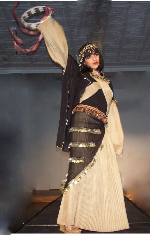 sourcedumal:mod-e-boteh:Jewish Fashion Week: Pictures from the “Jewish Women Through the Ages” Fashi