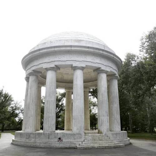 The DC War Memorial. Classic. Simple. Beautiful. #architecture #cjinwashingtondc #travel #sightseein