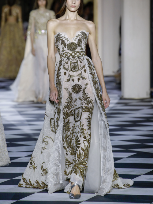 acourtofcouture