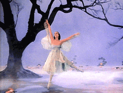 spectredelarose:Tamara Toumanova dancing Anna Pavlova’s “Dragonfly” in Tonight We Sing, 1953