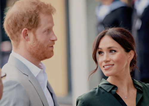 ohprincehenry:The Duchess of Sussex Heart-Eyes.
