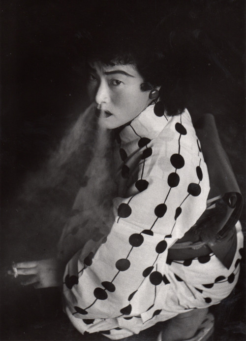 wtxch: Smoking prostitute,1958 by Shomei Tomatsu