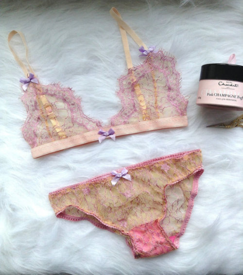 lovinghandmadelingerie:Moon Dust