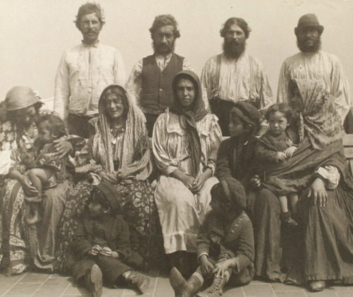 Ellis Island Immigrants: Serbian Gypsies (RomaFamily)ca. 1905Photographer: Augustus F. Sherman (Amer