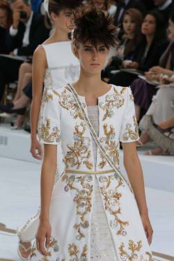 fashionbymademoiselle:  Chanel Fall 2014 Haute Couture    Fashion by Mademoiselle! (Runway blog!)