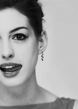 iwanttobeafirefly:  Anne Hathaway