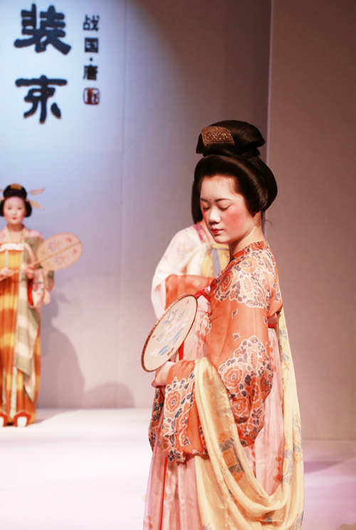 changan-moon: Traditional Chinese hanfu exhibition of tang dynasty and warring states period by 装束与乐