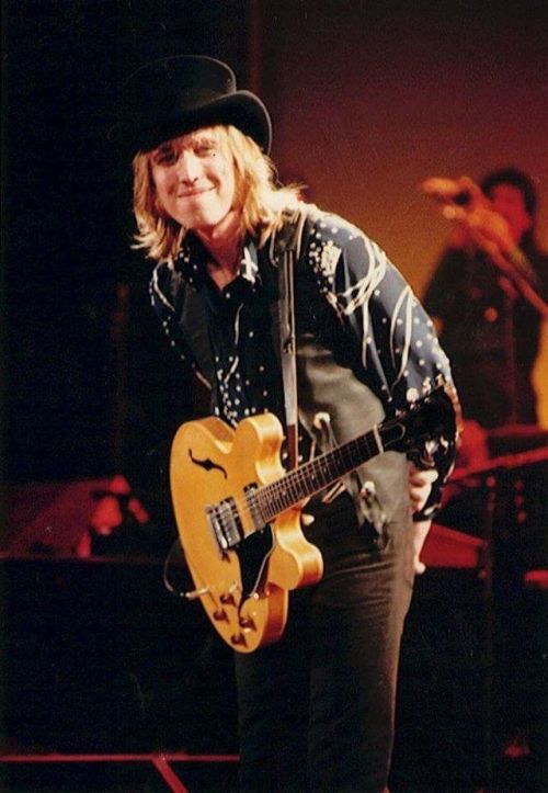 retronova: Tom Petty photographed while performing in 1985.