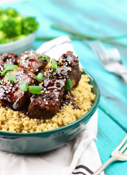 foody-goody:  Sweet and spicy ribs are kissed