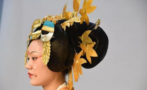 Reproductions of historical Chinese costumes after the Mogao caves murals