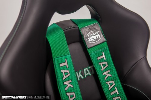 stussyking:  highwaycruisin:  How To…  Can everyone stop telling me I mounted my harness wrong pls. 