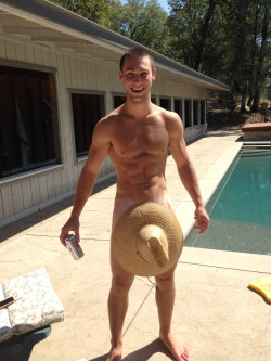sjcollegeboi:  traveljerkoff:  He is really cute and that’s a giant hat he has there!  nice hat… Wanna fuck?   I&rsquo;d love to show him a few more tricks he can do without the hat&hellip; In my dreams.