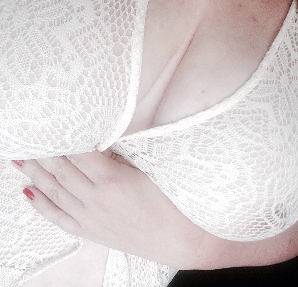 secretlifeofflea:  Do my boobs look bigger on American soil 🇺🇸🇺🇸🇺🇸