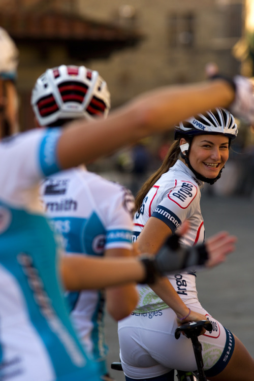 womenscycling:  Esra Tromp, by 伟业 wei yuet Some really great photos from the Team Time Trial practic