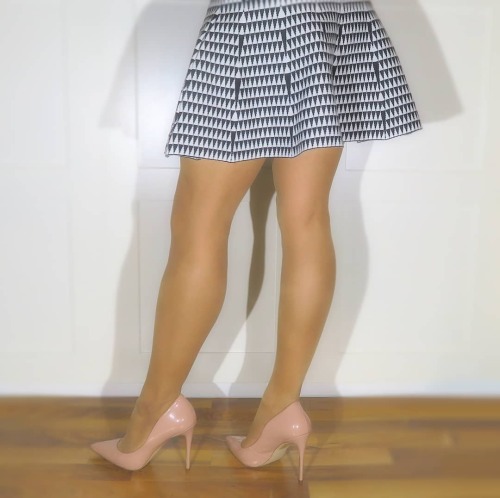 I am wearing a @bebe_stores skirt, @leggsbrand @leggsbyhanes “Silken Mist” stay up stock