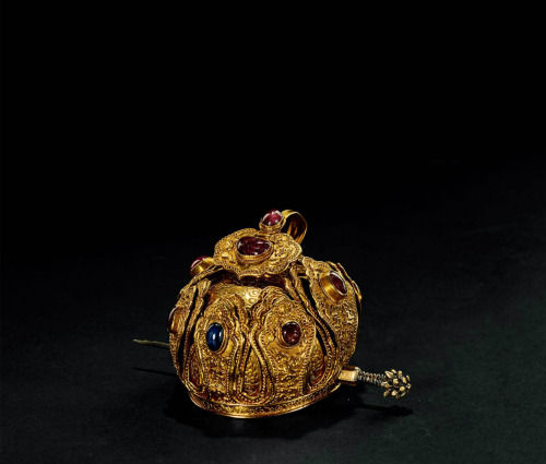 changan-moon:ancient golden headwear of ming dynasty