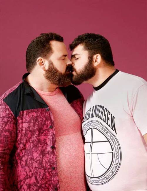 hotbears:  http://hotbears.tumblr.com/