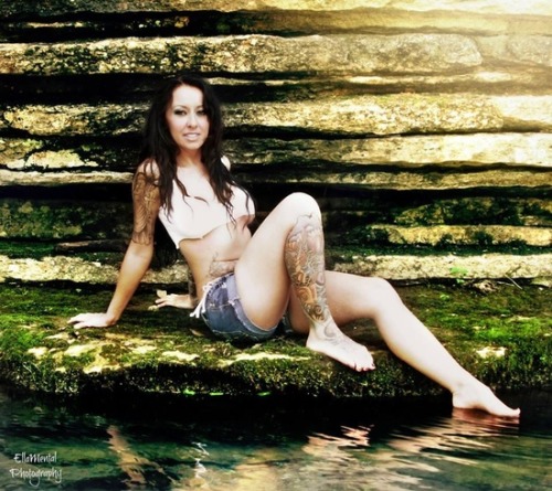 womenwithtatoos:  More girls with tattoos http://bit.ly/1bGKZuv
