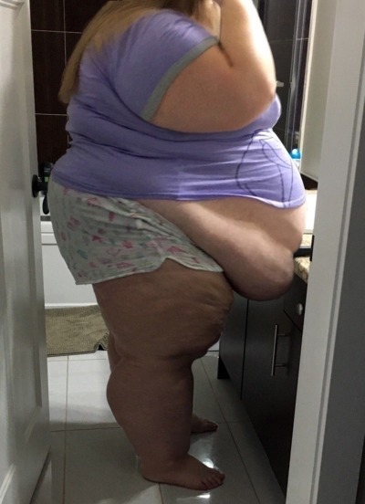 growingcutie:  Amazing morph by @f-b-a-l !   I’m so obsessed with this one… I need to be this fat! 🐷 