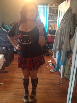 thickthighs-darkeyes:  I love dressing like a schoolgirl 