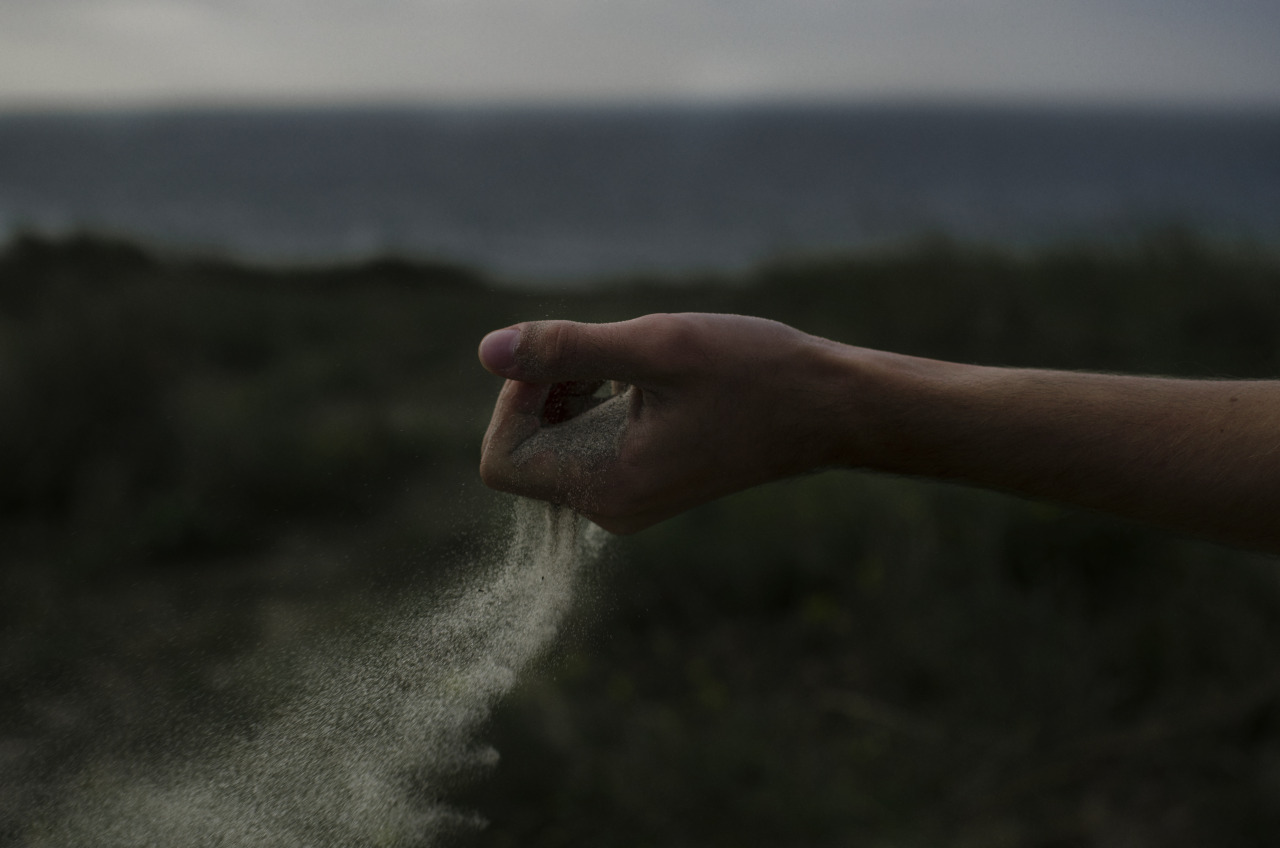 ennuih:  You’re holding onto something inevitably slipping away from you. 