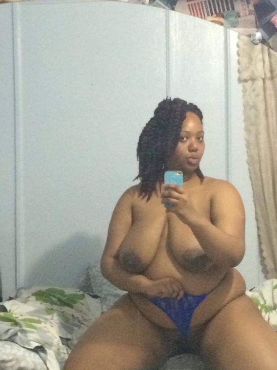 lyonqueen:  Old pics of my Sexy Juicy Ass😘😘