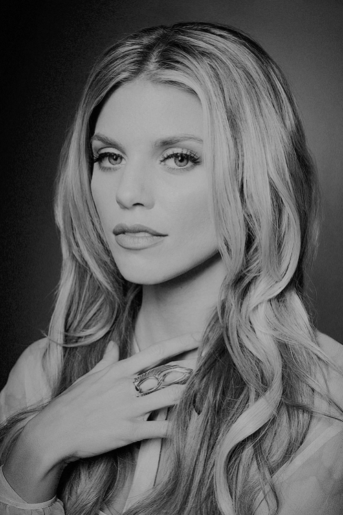 flawlessbeautyqueens: AnnaLynne McCord photographed at THR’s Photo Lounge during Sundance 2016