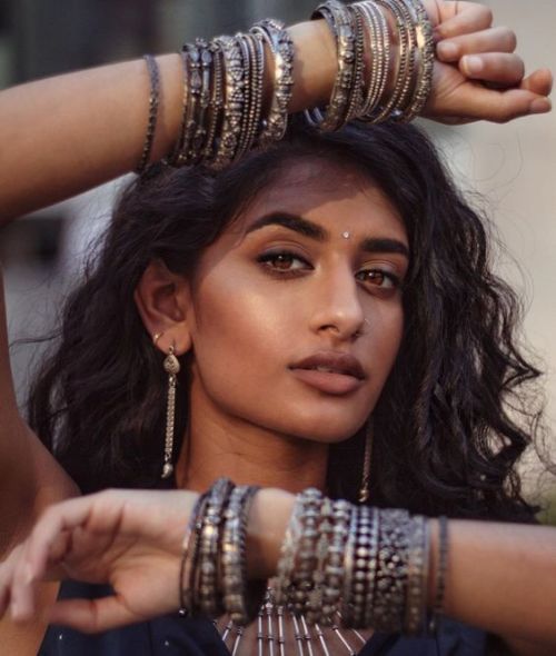 world-ethnic-beauty: Indian An Indian woman’s bangles and anklets truly sound musical when a w