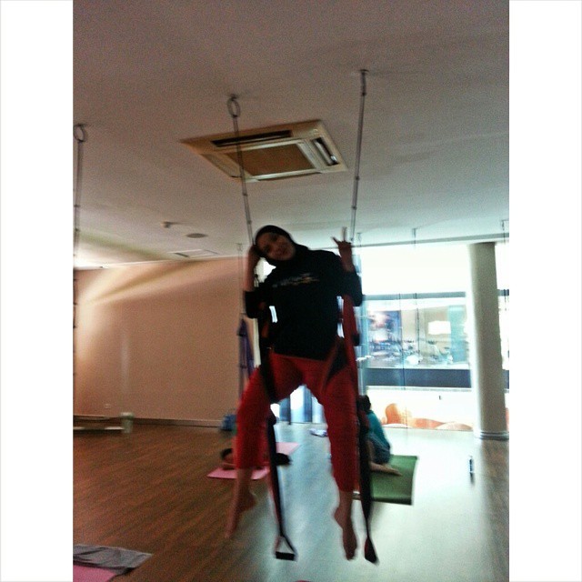 Monkey pose.
After doing this pose, I got bruises on both thighs, lol. Oh whatever, I’m addicted. (at Elite Club Epicentrum)