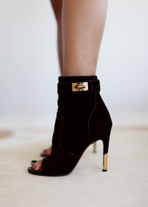 wantering:  Givenchy Dunke Suede Nappa Shark Lock Bootie