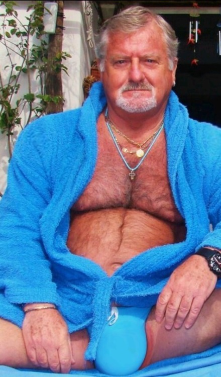 ilook4bi:  orsiar:  vaclac:  modre koule  wow  I want u