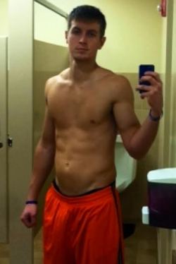 guysinbasketballshorts:  Viewer Submission: Check out this hottie with a body!