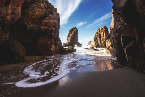 arelie-k:This lovely and almost deserted beach is not easy to reach, but worth all the climbing.Prai