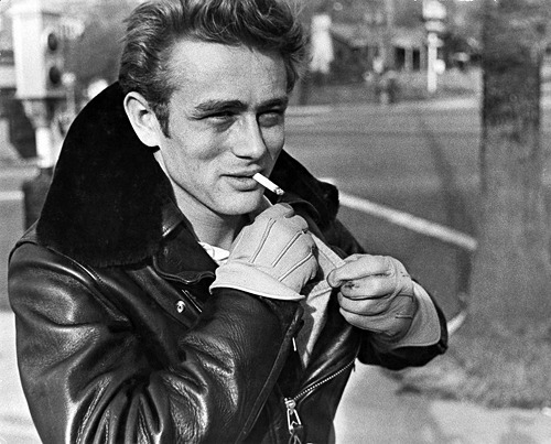 jamesdeandaily:  James Dean photographed by Phil Stern, 1955.
