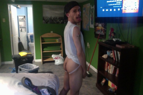 fourforyouglen:  this is how I clean my room  