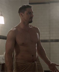 hotfamousmen:  Jay Ryan