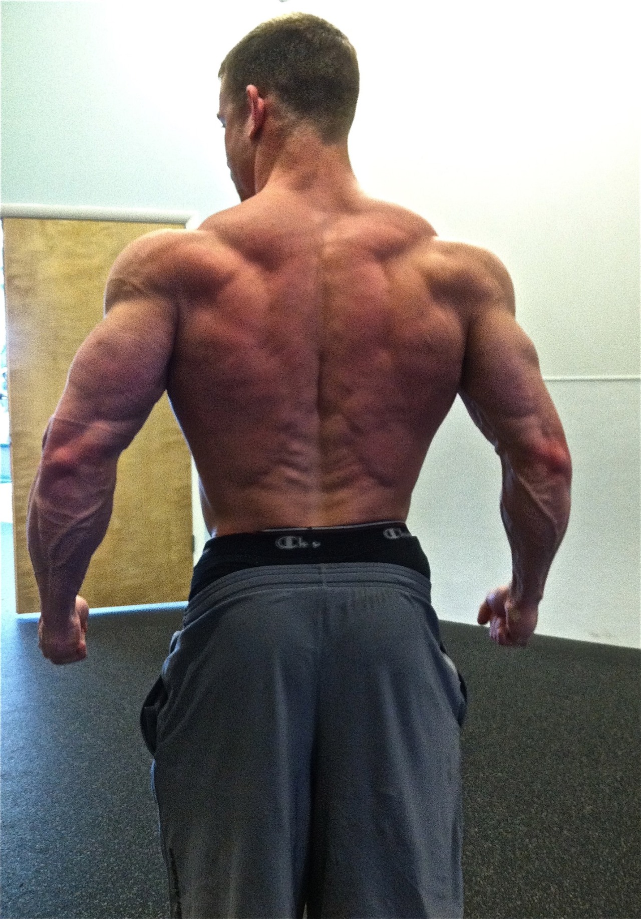 menmotivation:  slickpenguin:  Bret Tinder  Back, delts &amp; traps today.