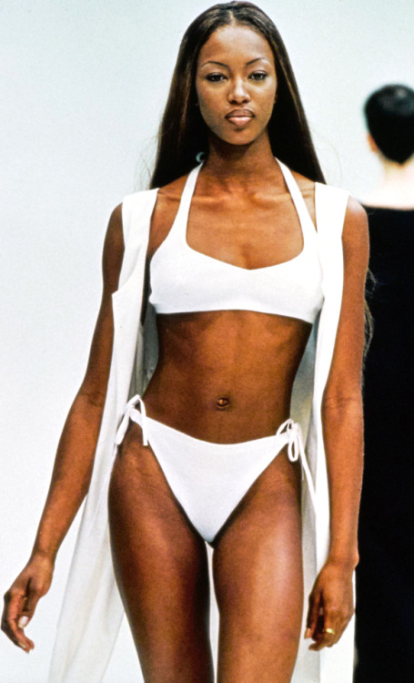 fuckrashida: Naomi @ The Spring/Summer 1993 shows. 