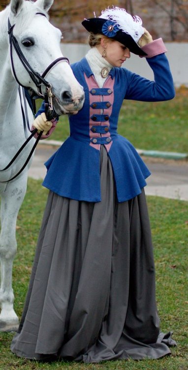 figjamlolita:Georgian era Riding Habit