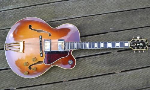 guitar-porn:  1968 Gibson Byrdland. “My ‘68 sunburst Gibson Byrdland. Bought off John Porter (The Smiths’ producer) at Finchley Rd tube, 1984.“ - Ben Watt (Yep, from Everything But The Girl) 