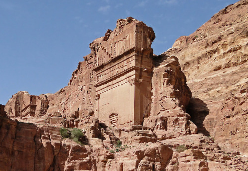 Uneishu Tomb (Petra, Jordan).An inscription tells us that this is the tomb of “Uneishu, brotherof Sh