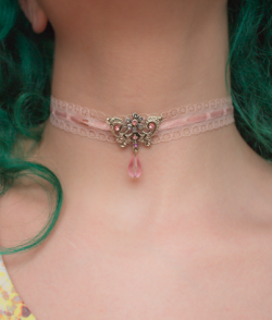 softpinkplush:  I love this cute pink lace choker <3 