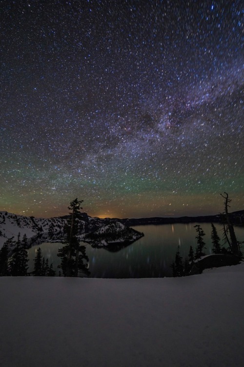 jstn-hpkns - Milky way rising over Crater Lake National Park.