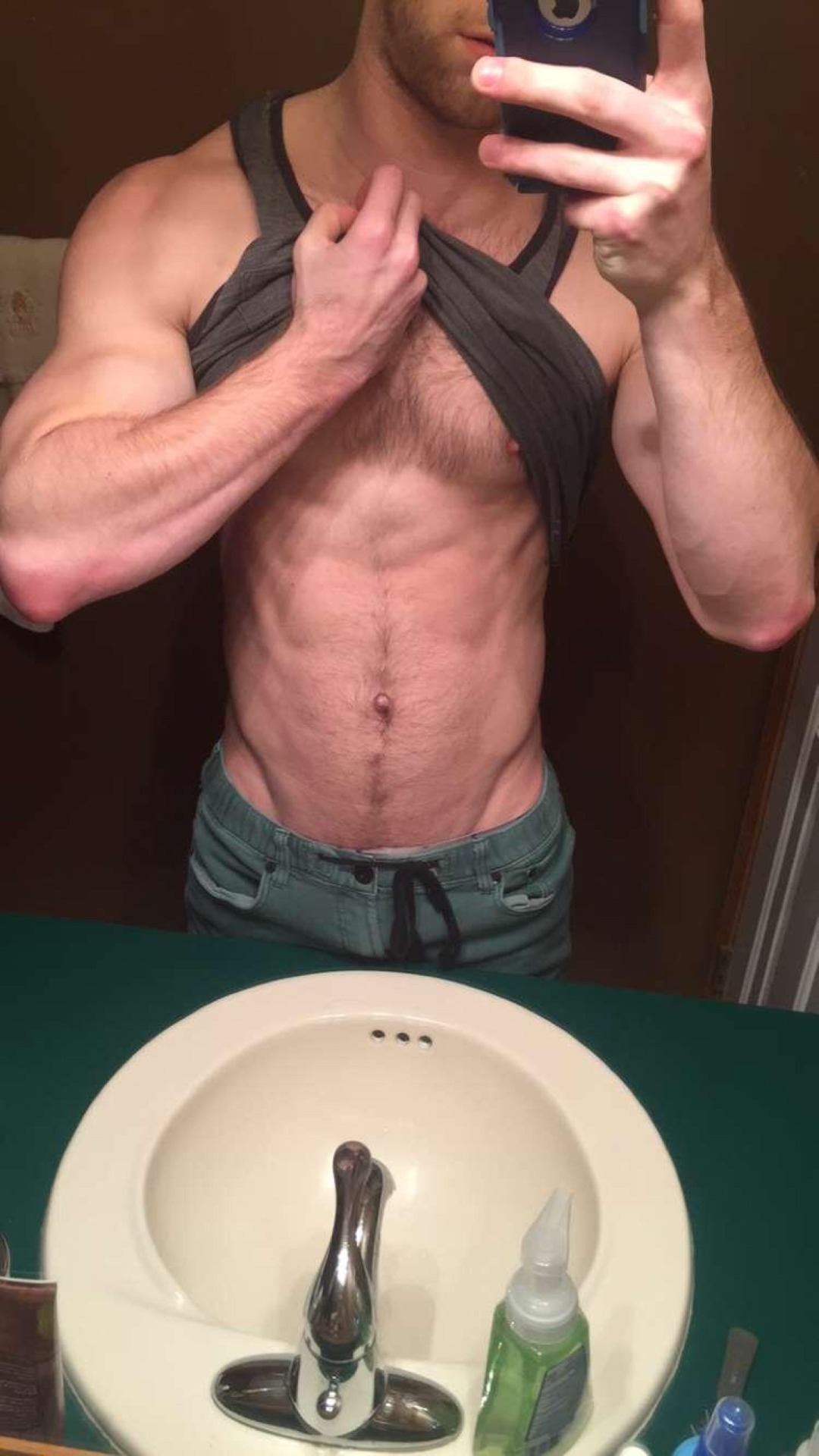 romancingthelookyloos:  For once, I’m feeling comfortable in the skin I’m in