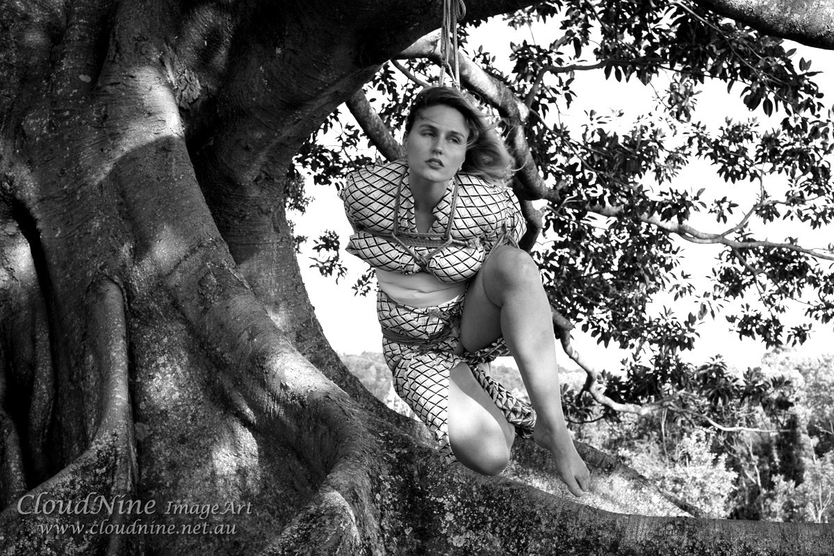 123avalon:  Beautiful Fig tree - Model Dealande - Rope: Avalon - Photo: Cloud Nine